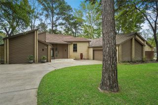 84 S April Wind Drive S, Conroe, TX 77356