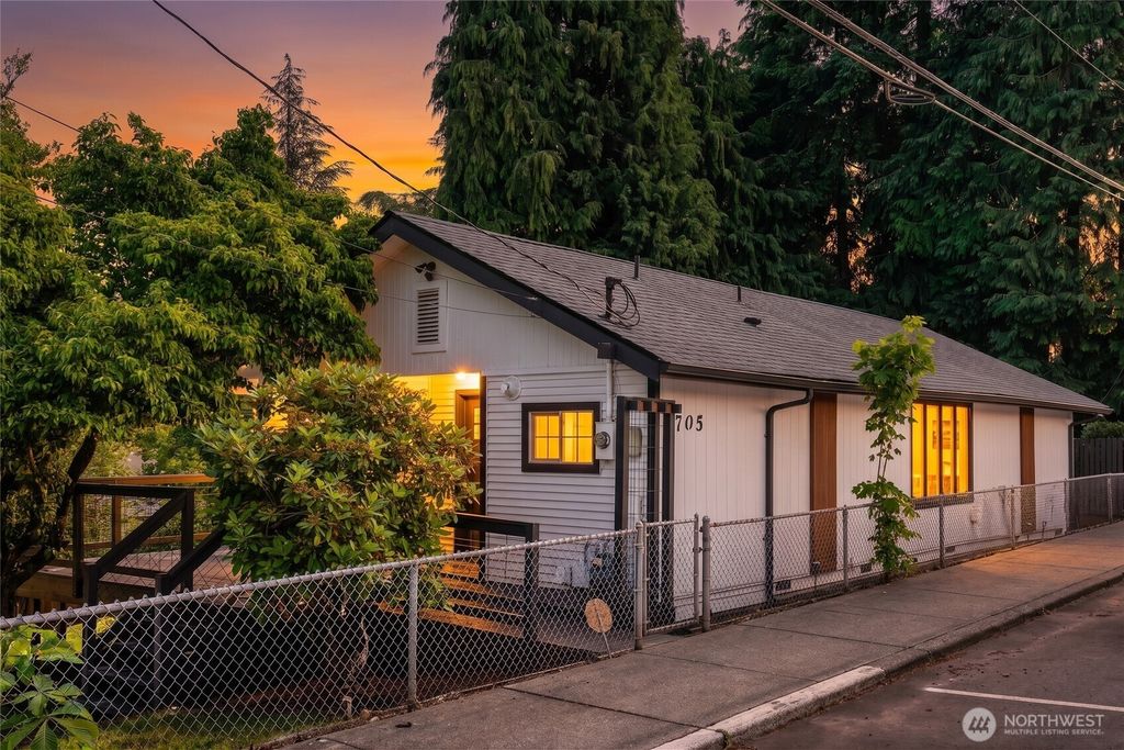 7705 E Casino Road, Everett, WA 98203