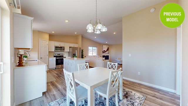 2313 23rd Ave, Minot, ND 58703