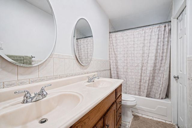 10 Arrowhead Court, South Setauket, NY 11720