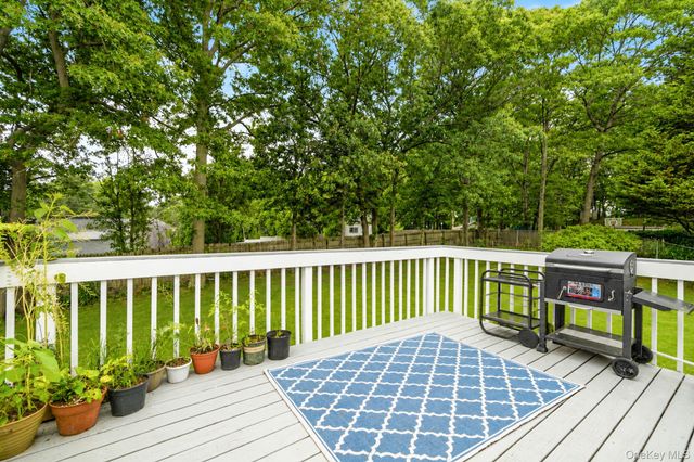 10 Arrowhead Court, South Setauket, NY 11720