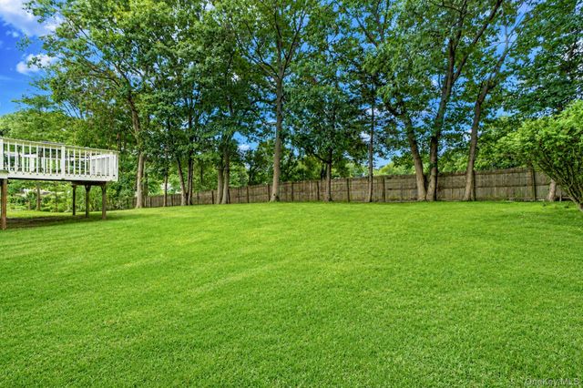 10 Arrowhead Court, South Setauket, NY 11720
