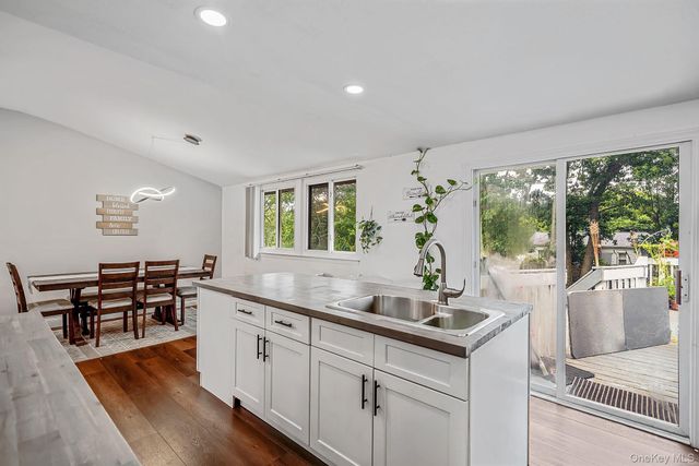 10 Arrowhead Court, South Setauket, NY 11720