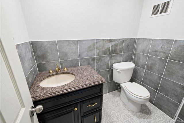 10 Arrowhead Court, South Setauket, NY 11720