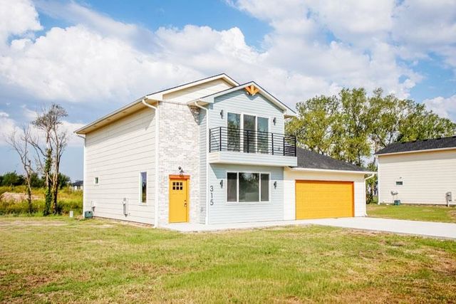 315 S Arbor Valley Way, Valley Center, KS 67147