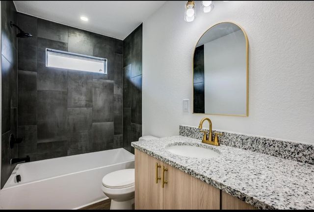 315 S Arbor Valley Way, Valley Center, KS 67147