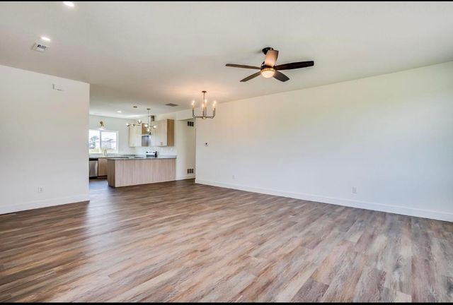 315 S Arbor Valley Way, Valley Center, KS 67147