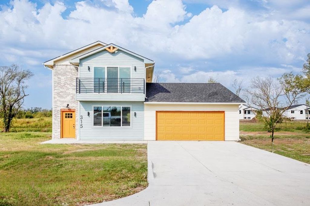 315 S Arbor Valley Way, Valley Center, KS 67147
