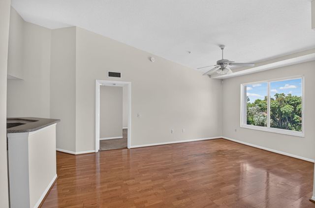 417 Villa Circle, Boynton Beach, FL 33435