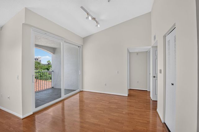 417 Villa Circle, Boynton Beach, FL 33435