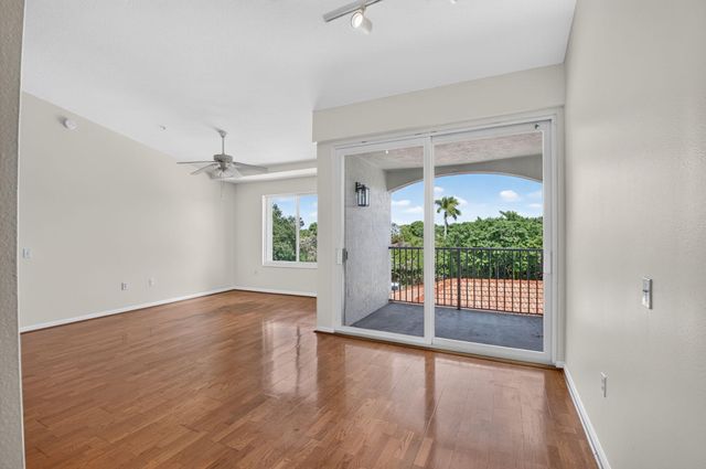 417 Villa Circle, Boynton Beach, FL 33435
