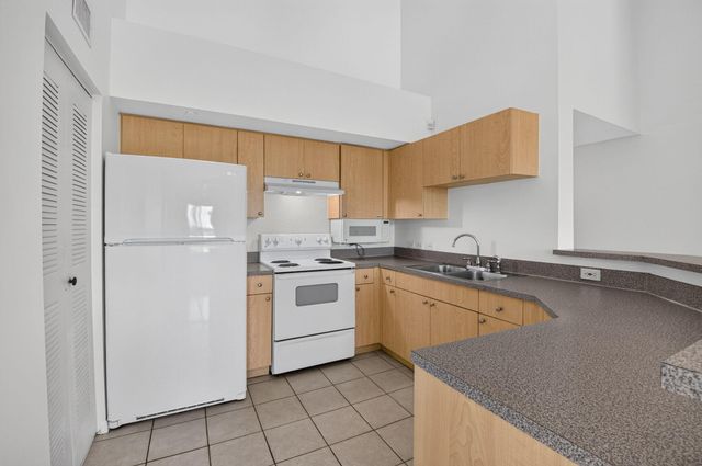 417 Villa Circle, Boynton Beach, FL 33435