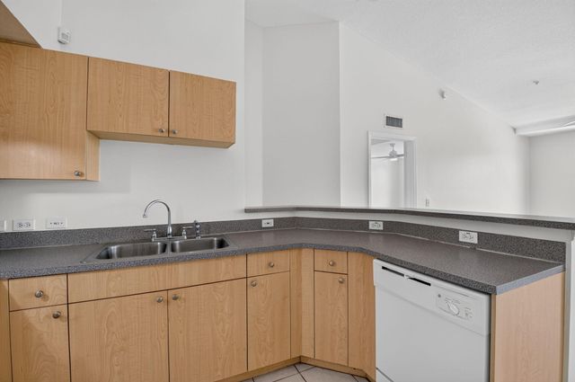 417 Villa Circle, Boynton Beach, FL 33435