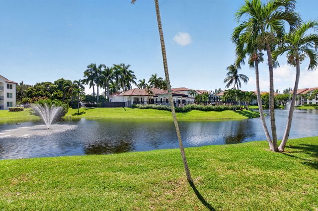 417 Villa Circle, Boynton Beach, FL 33435