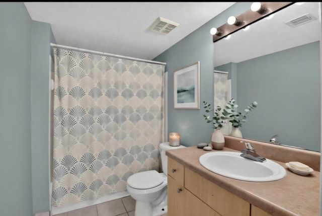 417 Villa Circle, Boynton Beach, FL 33435