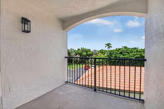 417 Villa Circle, Boynton Beach, FL 33435