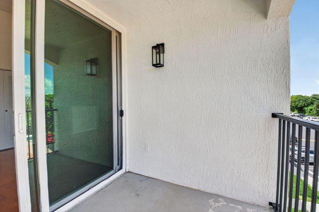 417 Villa Circle, Boynton Beach, FL 33435