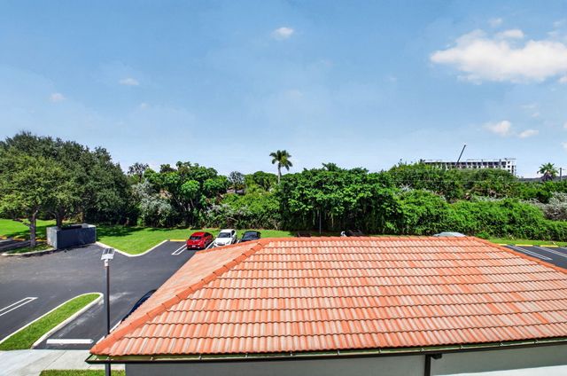 417 Villa Circle, Boynton Beach, FL 33435