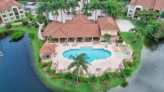 417 Villa Circle, Boynton Beach, FL 33435