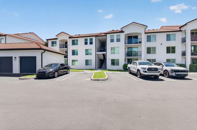 417 Villa Circle, Boynton Beach, FL 33435