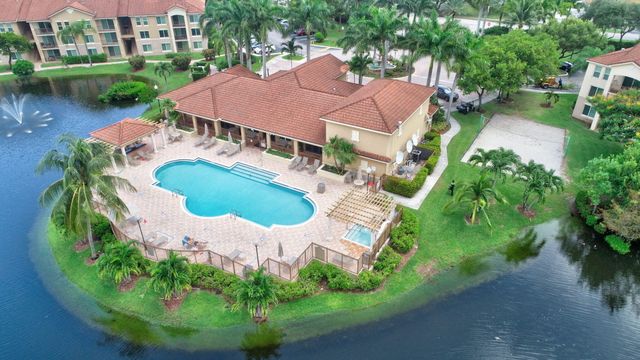 417 Villa Circle, Boynton Beach, FL 33435