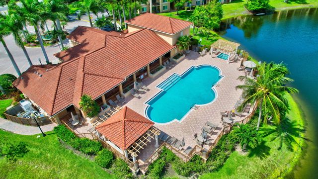 417 Villa Circle, Boynton Beach, FL 33435