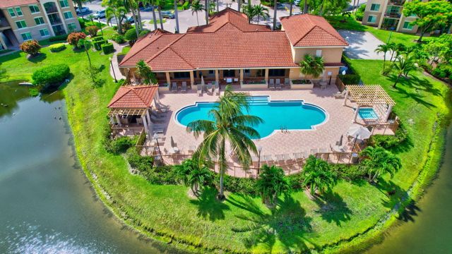 417 Villa Circle, Boynton Beach, FL 33435
