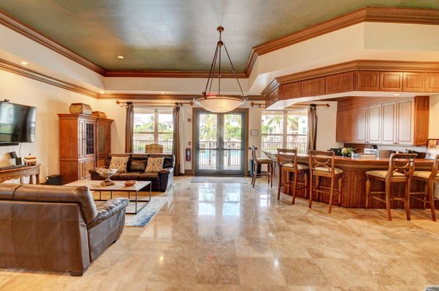 417 Villa Circle, Boynton Beach, FL 33435