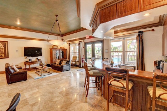 417 Villa Circle, Boynton Beach, FL 33435