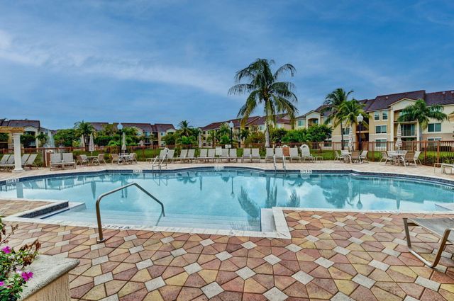 417 Villa Circle, Boynton Beach, FL 33435
