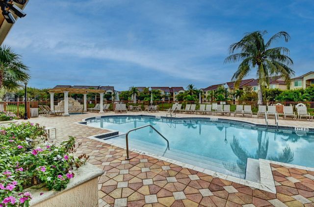 417 Villa Circle, Boynton Beach, FL 33435