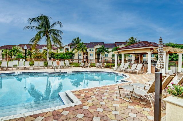 417 Villa Circle, Boynton Beach, FL 33435