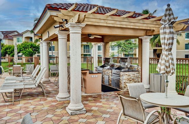 417 Villa Circle, Boynton Beach, FL 33435