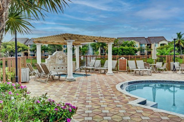 417 Villa Circle, Boynton Beach, FL 33435