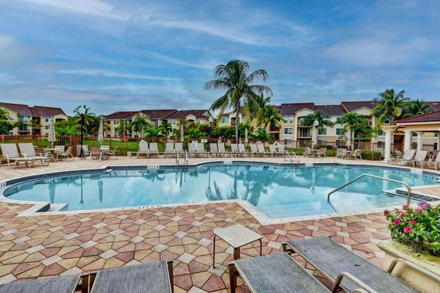 417 Villa Circle, Boynton Beach, FL 33435