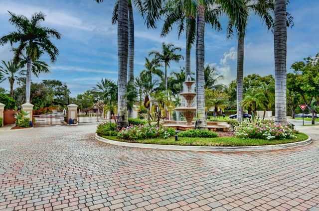 417 Villa Circle, Boynton Beach, FL 33435