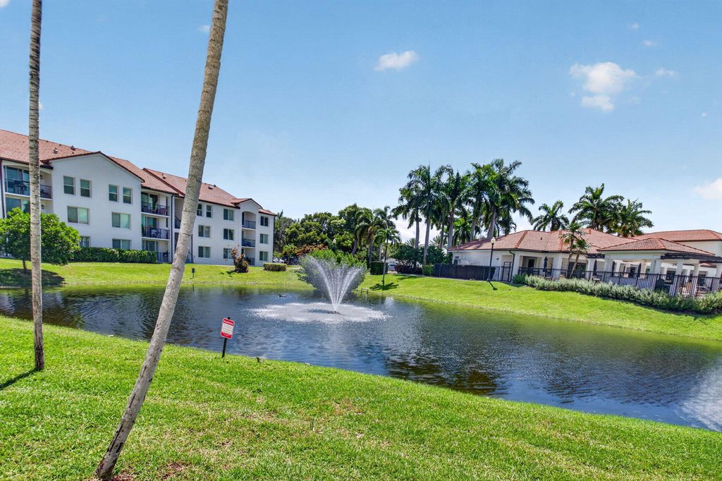 417 Villa Circle, Boynton Beach, FL 33435