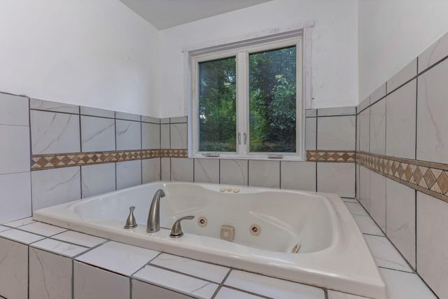 107 E 2nd Avenue, Hebron, OH 43025