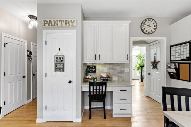 520 Raymond Rd, Plymouth, MA 02360