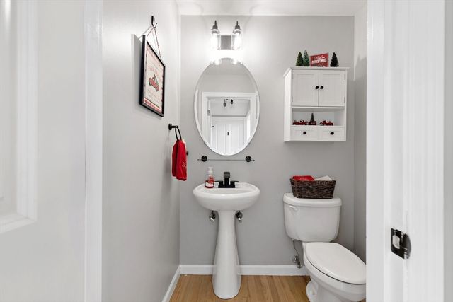 520 Raymond Rd, Plymouth, MA 02360