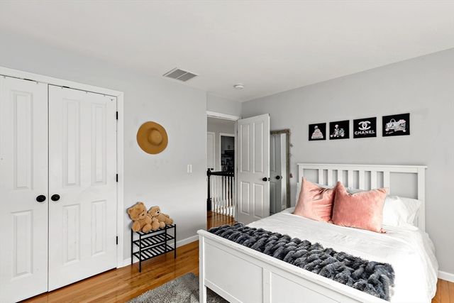 520 Raymond Rd, Plymouth, MA 02360