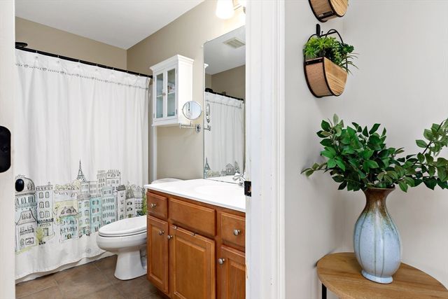 520 Raymond Rd, Plymouth, MA 02360