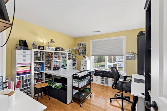 520 Raymond Rd, Plymouth, MA 02360