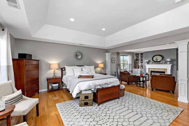 520 Raymond Rd, Plymouth, MA 02360