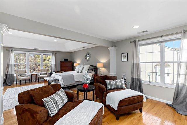 520 Raymond Rd, Plymouth, MA 02360