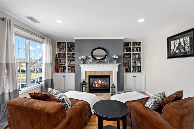 520 Raymond Rd, Plymouth, MA 02360