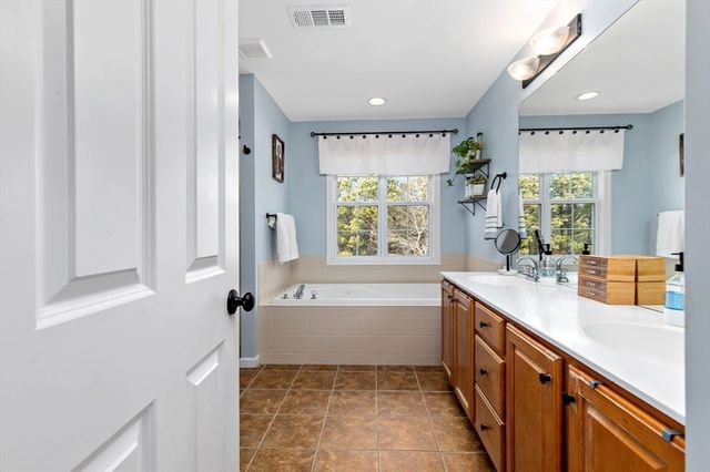 520 Raymond Rd, Plymouth, MA 02360