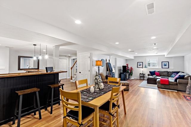 520 Raymond Rd, Plymouth, MA 02360