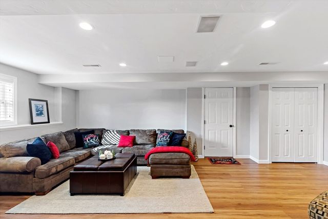 520 Raymond Rd, Plymouth, MA 02360