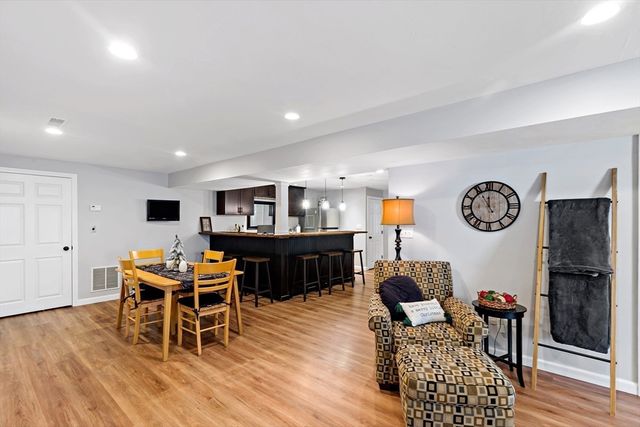 520 Raymond Rd, Plymouth, MA 02360